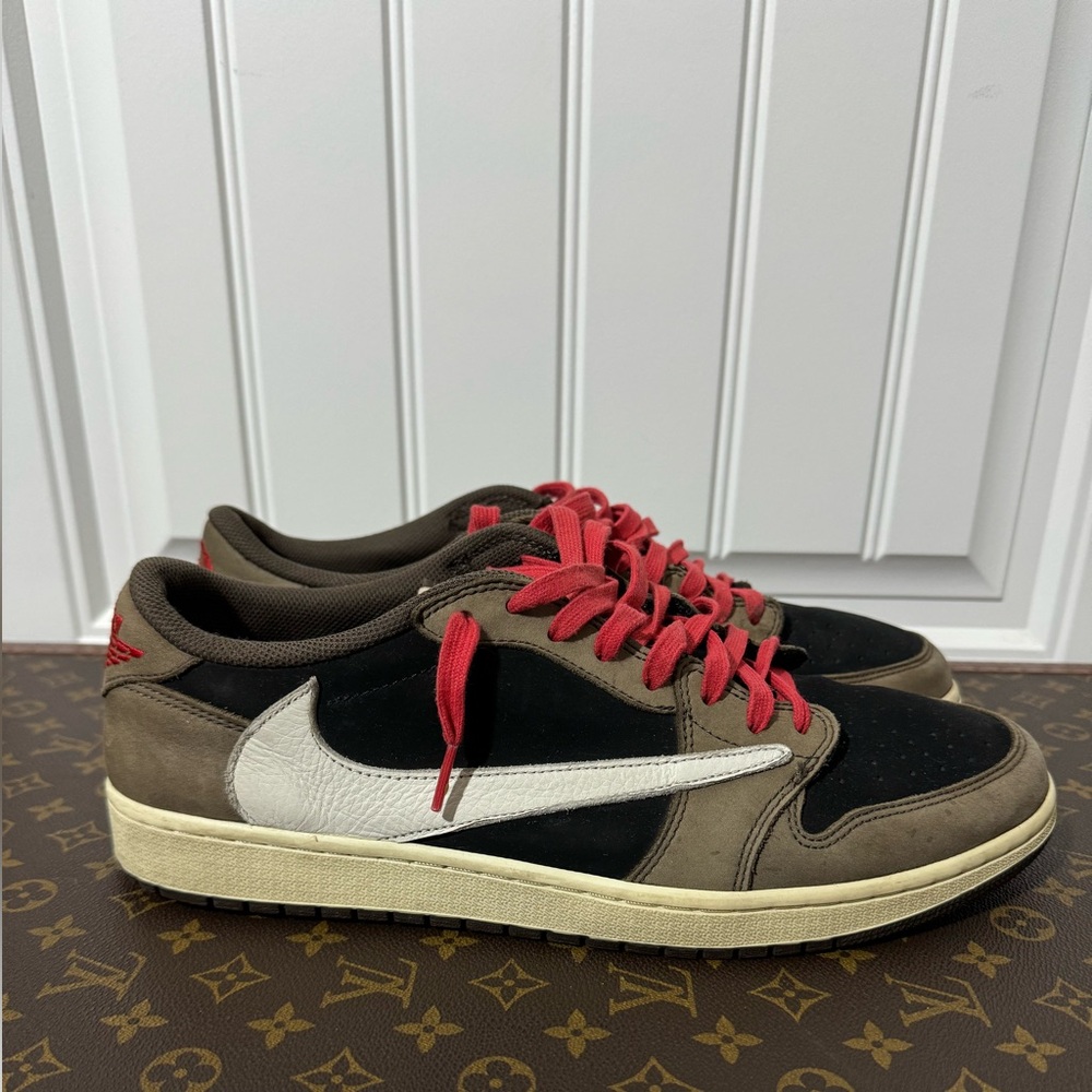 Travis Scott/Cactus Jack x Nike Jordan 1 Retro Low in Mocha with COA